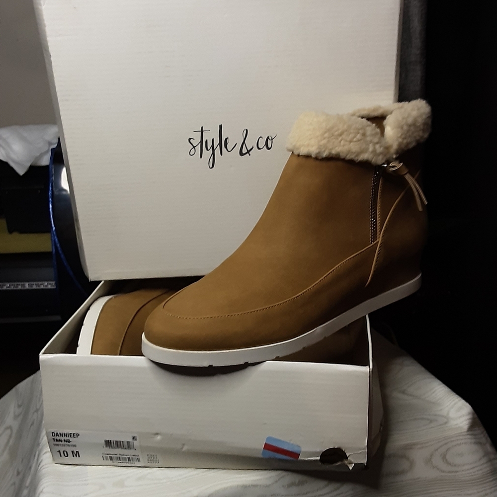 NIB STYLE & CO CAMEL FAUX SUEDE BOOTIE SIZE 10M WITH MEMORY FOAM INSOLE - Picture 2 of 5